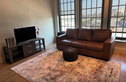 Deep Ellum Apartment | 1-bedroom apartment Suite w/fitness room, WiFi in wonderful Dallas/Deep Ellum.
