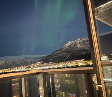 Tromso Apartment | 1 bedroom apartment with seaview 5 minute walk to city centre!