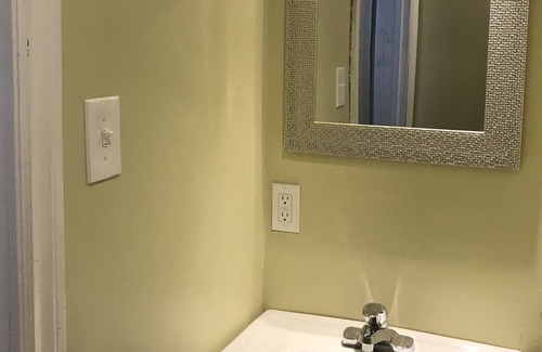 Saint John House | 1 bedroom apt in Saint John Uptown historical building . Wi-fi and sec cameras.