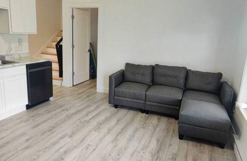 Halifax House | 1 bedroom apt with parking for short -midterm stay