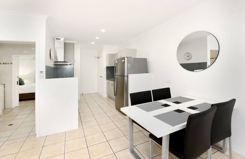 Palm Cove Apartment | 1 Bedroom Beachfront Apartment perfectly situated in the heart of Palm Cove