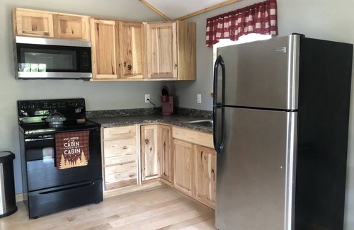 Whitley City Cabin | 1-bedroom cabin 5 miles from Cumberland Falls and Daniel Boone National Forest