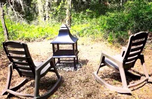 Citrus Springs RV Rental | 1-bedroom campground 19 minutes from Rainbow Springs State Park