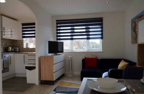 Hale Apartment | 1 Bedroom Comfy Cosy Flat in very nice leafy neighbourhood Edgware