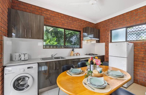 Robertson House | 1 Bedroom Comfy Unit Sleep 3 close to mall and bus