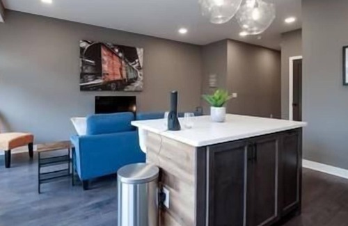 Ohio City Condo | 1 Bedroom Condo Minutes from Downtown- D1