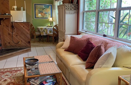 Arlington Park Cottage | 1-bedroom cottage just 10 minutes from Siesta Key Beach