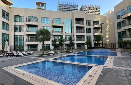 Al Quoz 4 Apartment | 1-bedroom Dubai Downtown-pool,gym,squash,badminton,games, multifunction,meeting