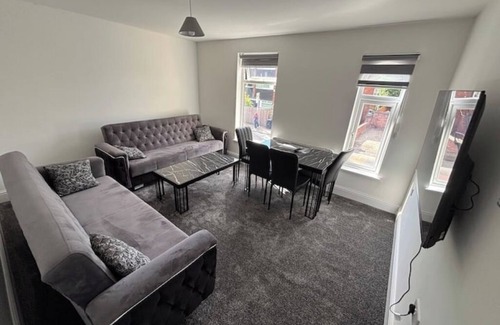 Northenden Apartment | 1 Bedroom flat in Northenden Nr Airport & Didsbury