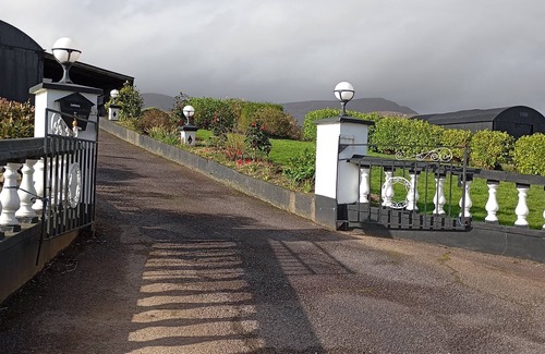 Sneem Apartment | 1 Bedroom In A Homely Home With A Lovely Farm