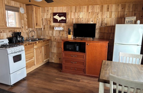 Au Train Cabin | 1 bedroom lake front cabin with outdoor hot tub