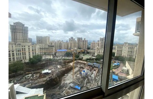Hiranandani Gardens Apartment | 1-Bedroom Lake View Apartment at Hiranandani Powai