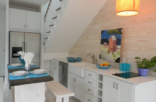 Seacrest Beach Cottage | 1-bedroom modern cottage just a short walk to Alys/Rosemary with private beach
