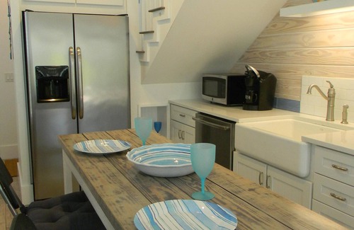 Seacrest Beach Cottage | 1-bedroom modern cottage just a short walk to Alys/Rosemary with private beach