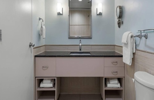 The Point Resort | 1 Bedroom Nautical New England Escape At Wyndham Inn on Long Wharf