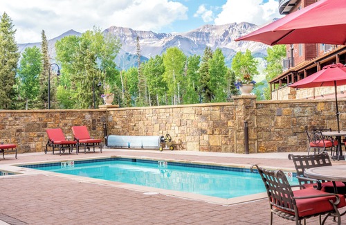 Mountain Village Condo | 1-Bedroom Pet-Friendly Mountain Retreat With Balcony, Fireplace, Pool and Hot Tu