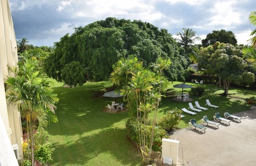 Sunset Crest Apartment | 1 Bedroom resort apartment, swimming pool, laundrate, kitchen