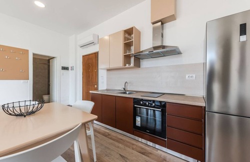 Qerek Apartment | 1-Bedroom Retreat at Gjiri i Lalzit - Zambaku