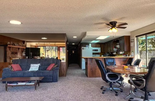 Sultan House | 1 Bedroom Retro Riverside Home with view !