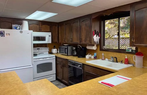 Sultan House | 1 Bedroom Retro Riverside Home with view !