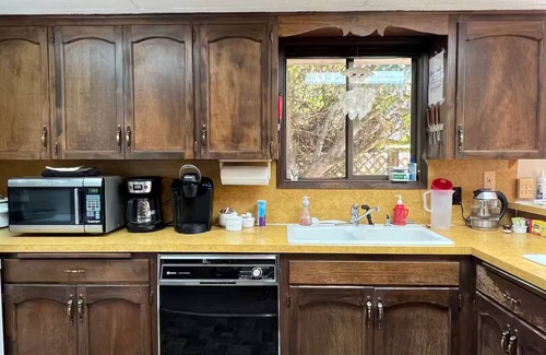 Sultan House | 1 Bedroom Retro Riverside Home with view !