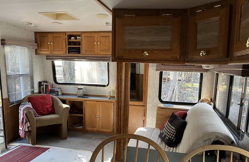 D'Arcy House | 1 Bedroom RV on Delightful 10 Acre Homestead