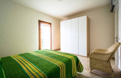 Porto Pozzo Apartment | 1 Bedroom Seaview Apartment with Large Swimming Pool