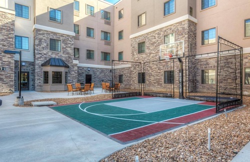 Maryland Heights Condo | 1 Bedroom Suite | Free Breakfast + Shared Pool On-Site | Near Edward Jones! Great for Business Travelers!