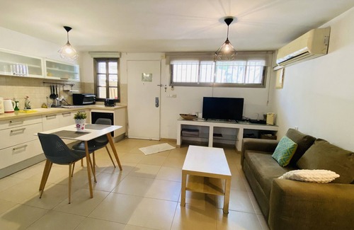 Ra'ananna Apartment | 1 bedroom with a garden - REF01