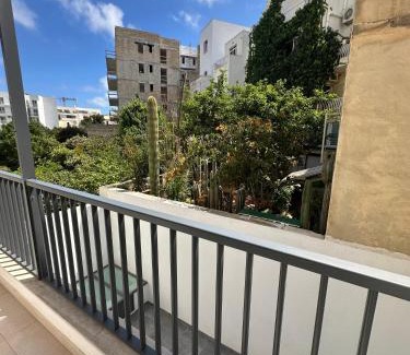 Tal-Ghoqod House | 1 Bedroom with private bathroom in a shared 3 bedroom apartment in Swieqi 10 min from Paceville and beach