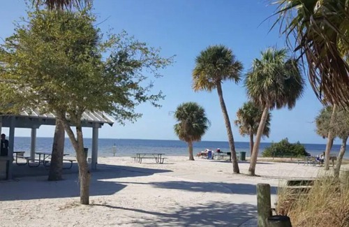 New Port Richey Apartment | 1 blk to Downtown NPR. Quiet back St. Free Parking
