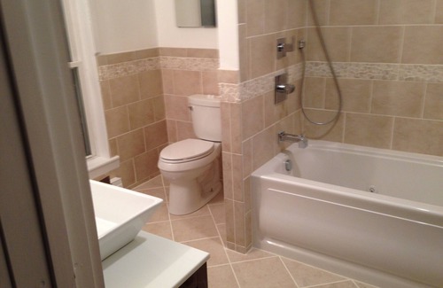 Hamilton House | 1 Block Away from The Village - Walking distance to Colgate