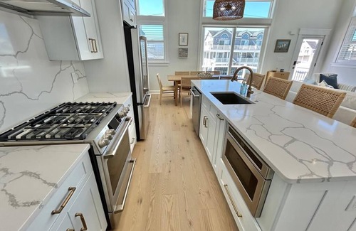 Sea Isle City House | 1 Block to Beach Mid-Island Elevator and a Pool Dreams do come true