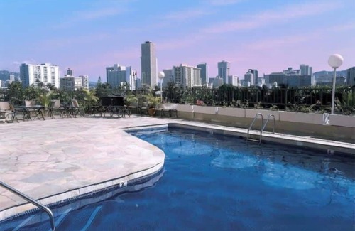 Waikiki Apartment | 1 Block to Beach! Waikiki Ocean View Large Studio with work space, 3 Beds