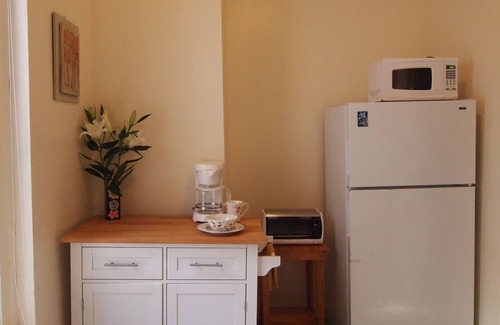 Prospect Lefferts Gardens Apartment | 1 block to the subway & Prospect Park - great area with fast access to Manhattan