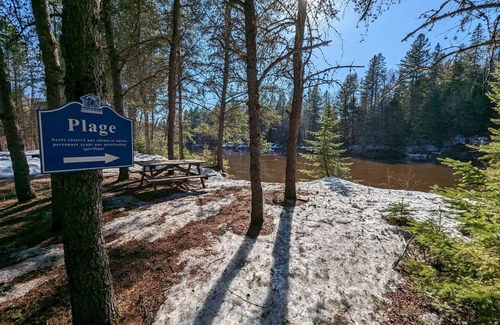 Riviere-Rouge Cottage | 1- Bouleau : Log home by a river & a small pond on 50 acres land in the forest