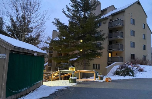 Killington Condo | 1 BR Best Location! Pools/Massage Chair/Hottubs!nSummer '25 long term rental ok!
