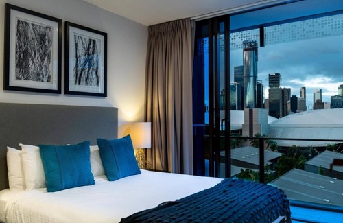 South Brisbane Hotel | 1 BR City View Service Apt . South Brisbane