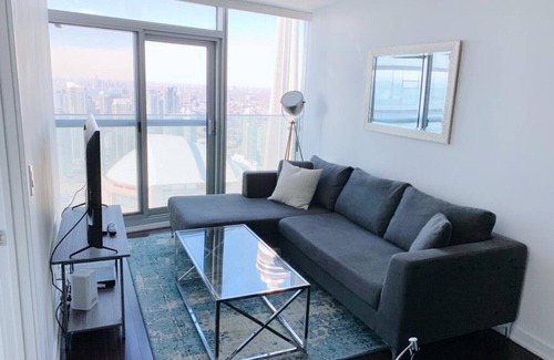 Toronto Entertainment District Condo | 1 BR + Den Condo - Downtown Toronto, Pool, Gym and Views!