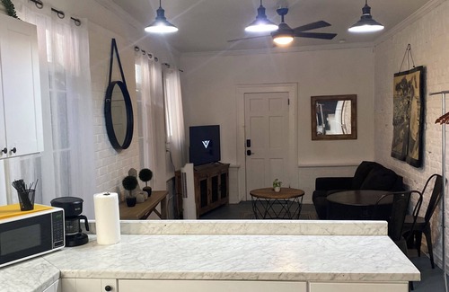 French Quarter Apartment | 1 BR French Quarter Delight - Step Into the Heartbeat of New Orleans.