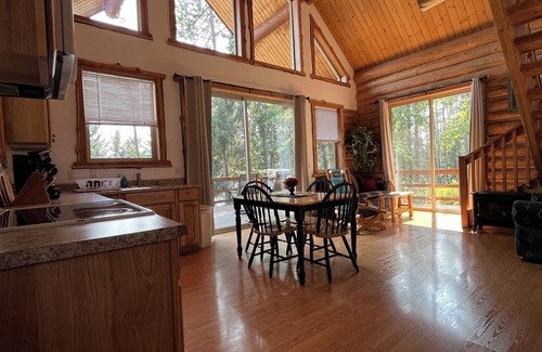 West Glacier Apartment | 1 BR+ Loft, Log Cabin With Lakeview, Sleeps 4, 5 mins to Glacier