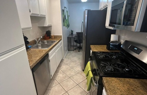 Beverly Hills Hotel | 1 BR Oasis Beverly Hills, Parking, Pool, & Fitness
