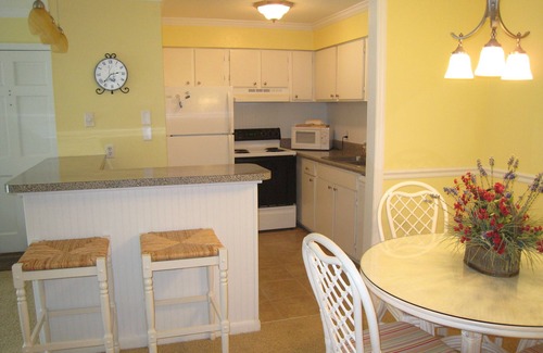 Demere Park Condo | 1 BR OceanWalk- Spectacular View of Pool! Very Clean- Near Ocean/Pier