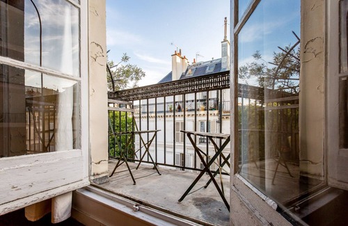 Quartier de la Folie-Mericourt Apartment | 1 BR Upper Marais with A/C