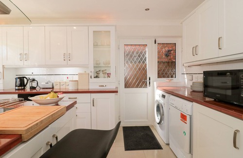Poole Cottage | 1 CHARLOTTE CLOSE, family friendly in Talbot Village, Poole