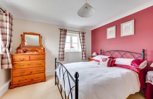 Friston House | 1 Chequers Row