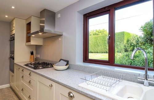 Ebford Cottage | 1 EASTDON COTTAGES, pet friendly, with open fire in Dawlish Warren