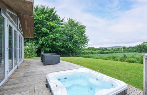 Dobwalls Cottage | 1 HORIZON VIEW, romantic, luxury holiday cottage in Dobwalls