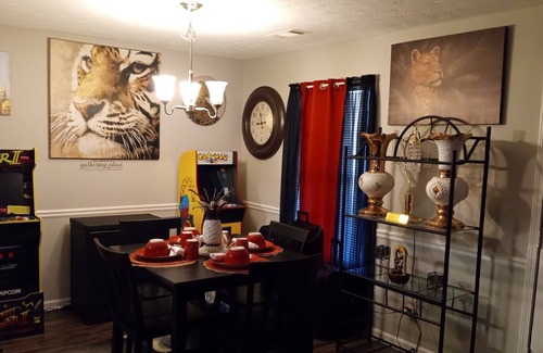 Phenix City House | 1 hr and 20 mins from Atlanta Airport. Equipped with Arcade Games!!