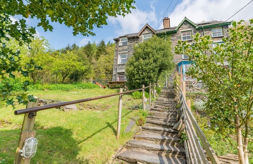 Corris Apartment | 1 ISYGRAIG, pet friendly, with a garden in Machynlleth